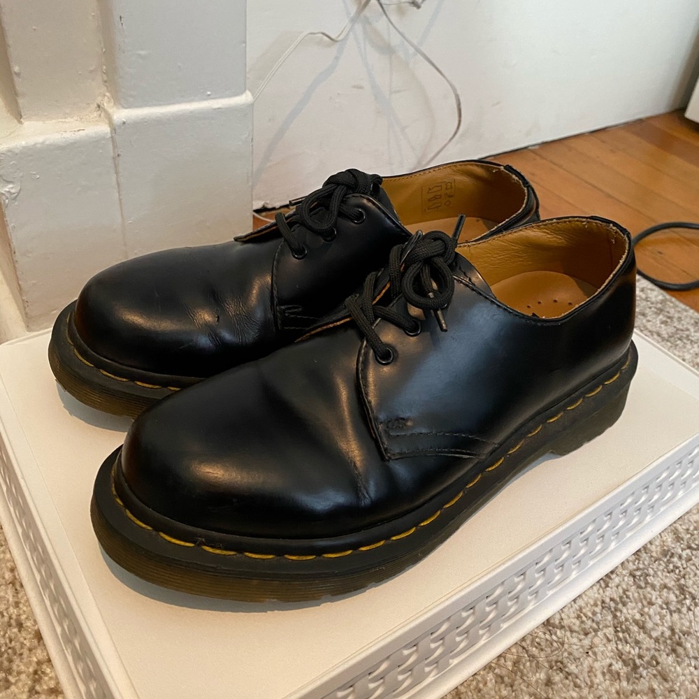 Gently used Dr. Martens 1461 Smooth Leather Oxford